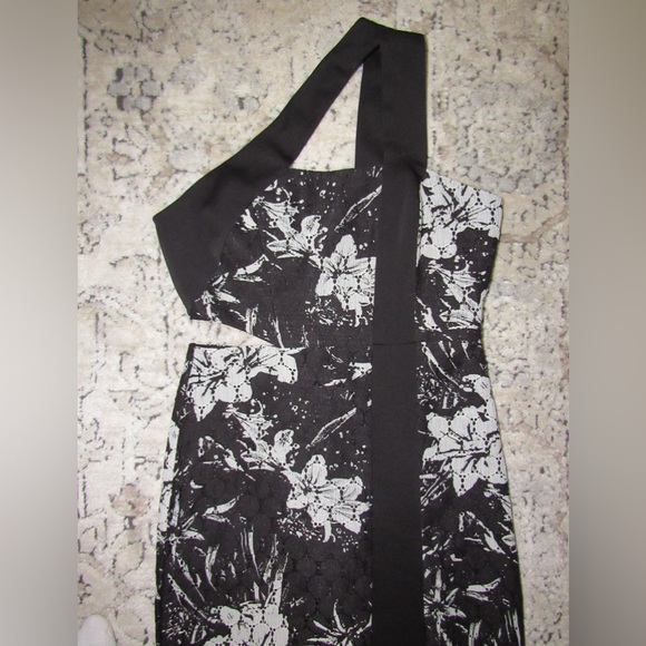 EUC BCBGMaxAzria One Shoulder Floral Lace Gown - Picture 3 of 12